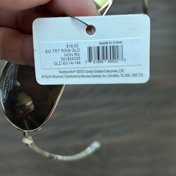 Realtree Polarized 100% UVA/UVB protection sunglasses, camo print arm,gold frame - Picture 11 of 11